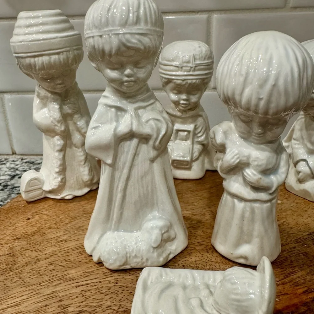 White Ceramic Nativity‎ Figurines Set of 6 EUC